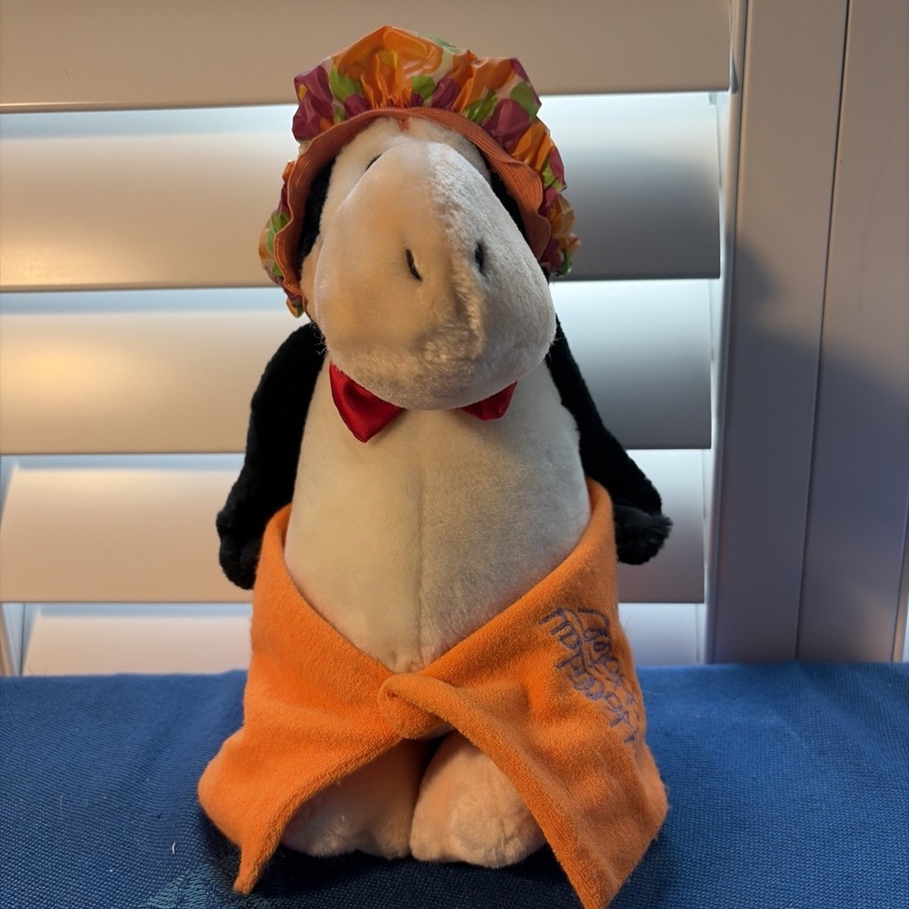 Opus Bloom County Penguin 10" Plush Dakin Holiday Hotel with Tags Vintage 1985